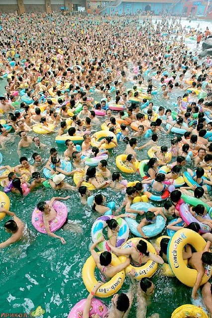 china-pool-crowd-04.jpg